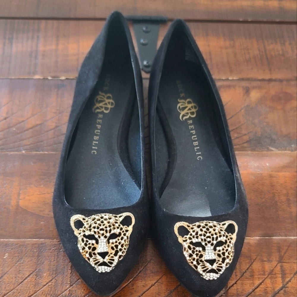 Rock and Republic Suede Flats